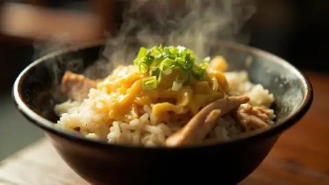 Oyakodon (Bowl Japonés de Pollo y Huevo)