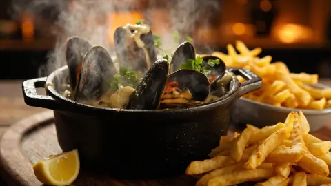 Moules-Frites (Mejillones con Patatas Fritas)