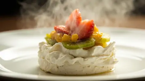 Pavlova de Nueva Zelanda con Kiwi y Maracuyá